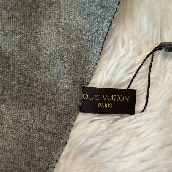 Louis Vuitton Cashmere Scarf/Shawl/Wrap - Picture 9 of 10